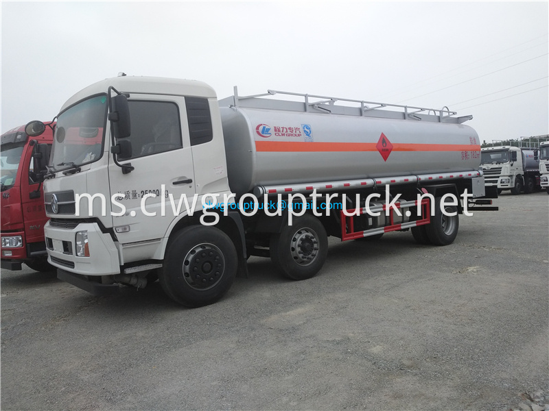 Dongfeng Oil Truck 1